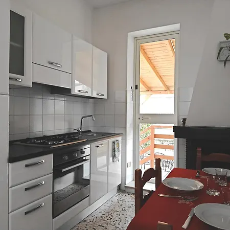 Apartment La *